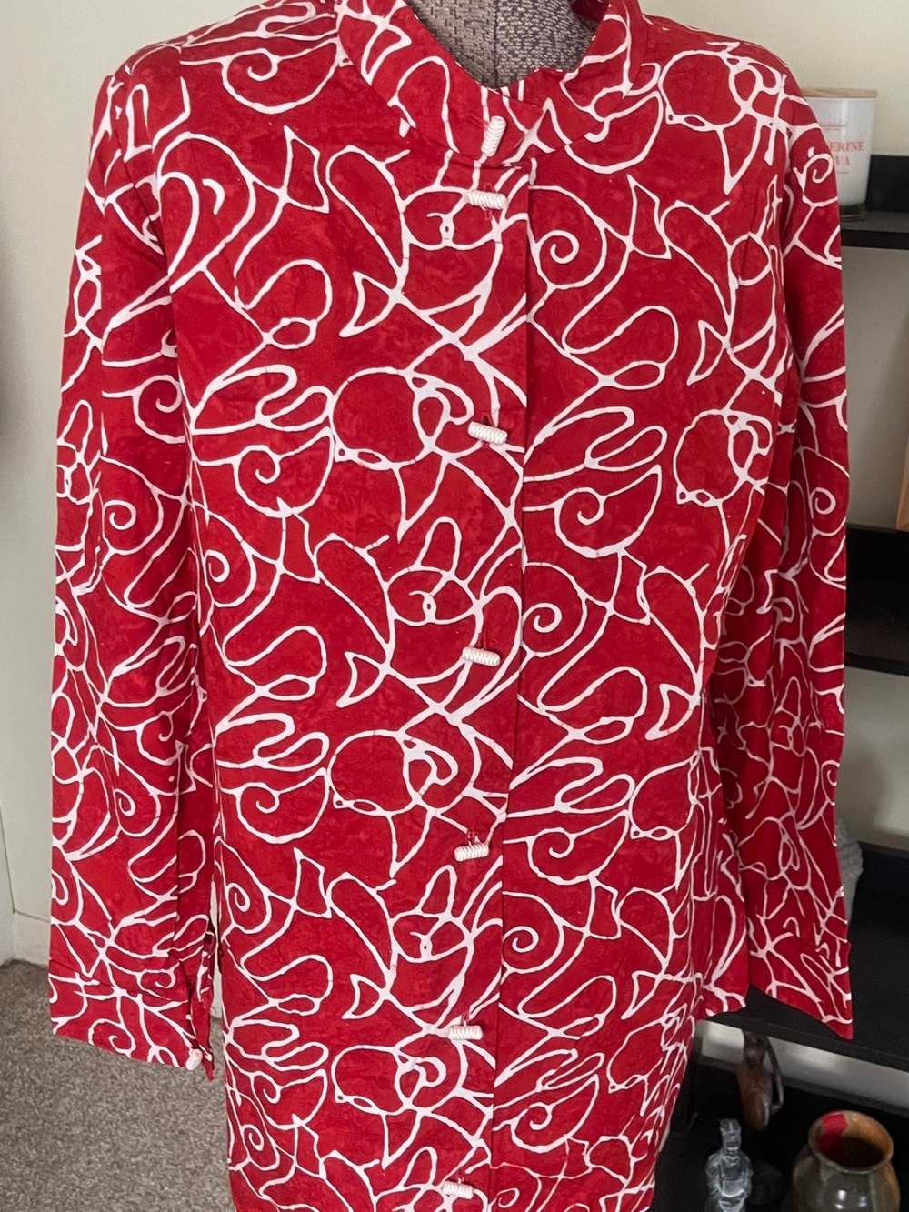 Source Unknown Red and White Abstract Toggle Button-Front Tunic Artsy XL